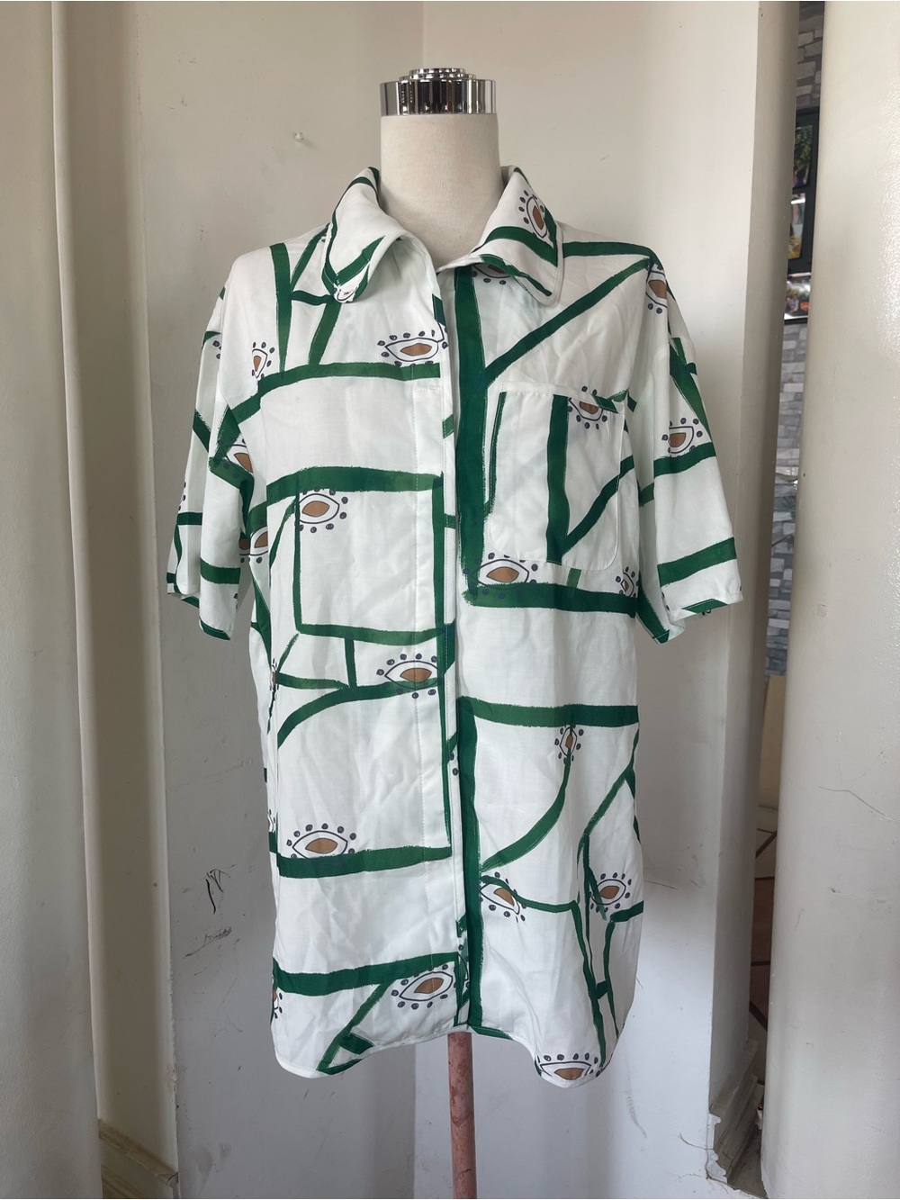 Commense White Short-Sleeve Button-Down Shirt with Green Graphic Grid